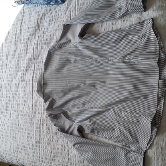 JONES NEW YORK Women's Easy Care Button Down Long Sleeve Blouse - Picture 4 of 5